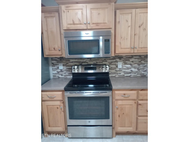 Beautiful all brick home on large lot in great neighborhood with - photo 12