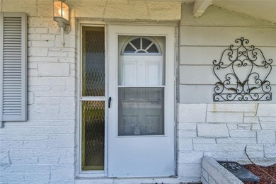 This charming WATERFRONT move-in-ready 2-bedroom home in Hudson - photo 3