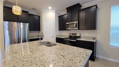 Winter Garden - Rare, immaculate end-unit townhome in highly - photo 14