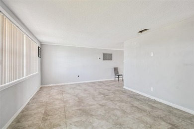 This charming WATERFRONT move-in-ready 2-bedroom home in Hudson - photo 5
