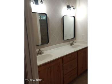 Beautiful all brick home on large lot in great neighborhood with - photo 18