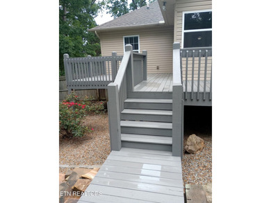 Beautiful all brick home on large lot in great neighborhood with - photo 30