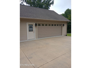 Beautiful all brick home on large lot in great neighborhood with - photo 37