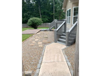 Beautiful all brick home on large lot in great neighborhood with - photo 38