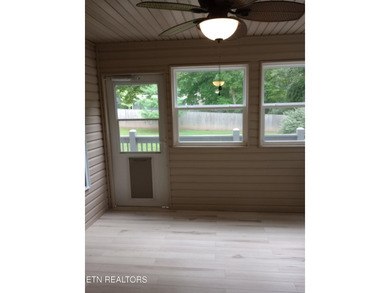 Beautiful all brick home on large lot in great neighborhood with - photo 44