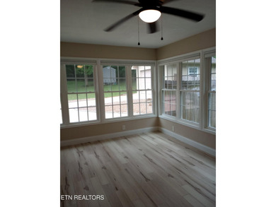 Beautiful all brick home on large lot in great neighborhood with - photo 47
