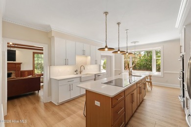 Nestled on a quiet cul-de-sac in a small, upscale neighborhood - photo 8