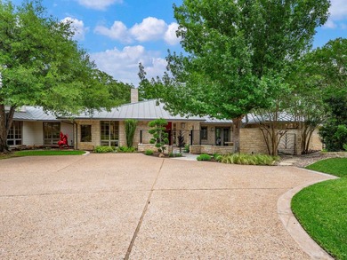 Set along 395 feet of Lake LBJ waterfront in Horseshoe Bay, 115 - photo 4