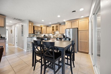 Impeccably furnished and decorated, this condo is a must see! - photo 13