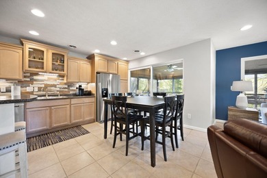Impeccably furnished and decorated, this condo is a must see! - photo 14