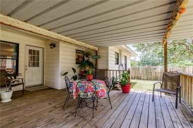 Great big, beautifully shaded back yard with an oversized - photo 5
