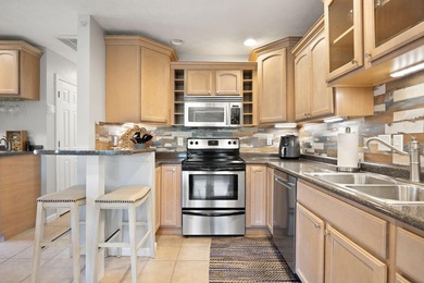 Impeccably furnished and decorated, this condo is a must see! - photo 16
