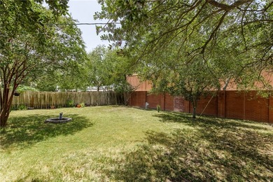 Great big, beautifully shaded back yard with an oversized - photo 8