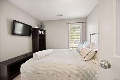 Impeccably furnished and decorated, this condo is a must see! - photo 26
