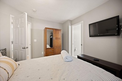 Impeccably furnished and decorated, this condo is a must see! - photo 28