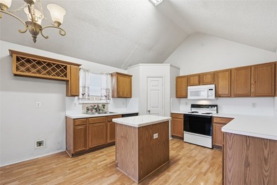 Great Location in popular Rockwall, with good drive up appeal - photo 4