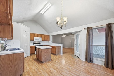 Great Location in popular Rockwall, with good drive up appeal - photo 6