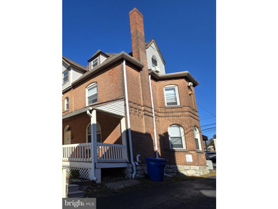 This building is one half of a two twins, joined together inside - photo 1
