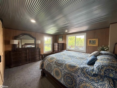 This exceptional Southern Iowa hunting, fishing and outdoor - photo 23