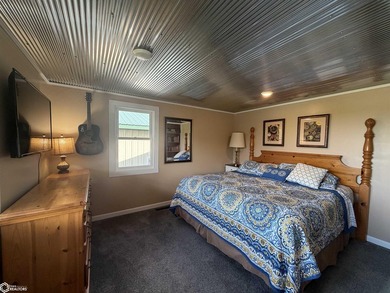 This exceptional Southern Iowa hunting, fishing and outdoor - photo 29