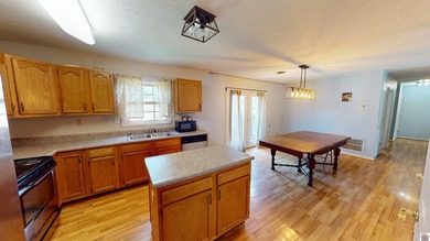 SHORT SALE OPPORTUNITY! Move-in ready and packed with value - photo 17