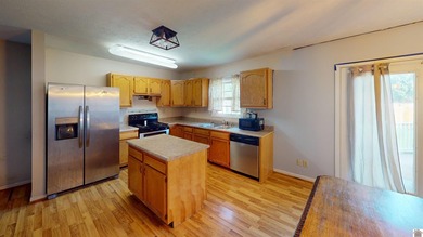 SHORT SALE OPPORTUNITY! Move-in ready and packed with value - photo 18
