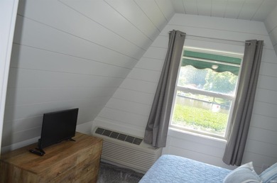 Enjoy this delightful lakefront cottage on picturesque Irish - photo 19