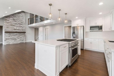 Welcome to lake living at its finest in Allen*s Landing! This - photo 19