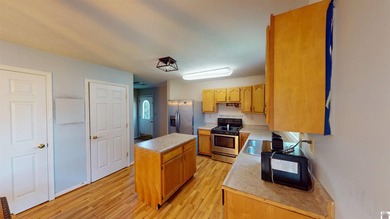 SHORT SALE OPPORTUNITY! Move-in ready and packed with value - photo 20