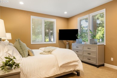 Extraordinary gated Willamette River estate on 1.56 private - photo 23