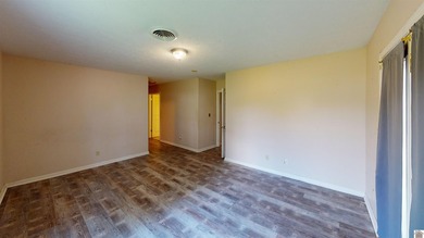 SHORT SALE OPPORTUNITY! Move-in ready and packed with value - photo 32