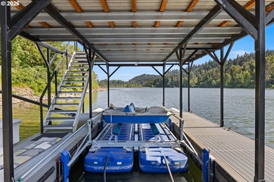 Extraordinary gated Willamette River estate on 1.56 private - photo 40