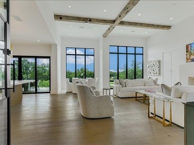 Set within the private gates of Summit Rock in Horseshoe Bay - photo 3