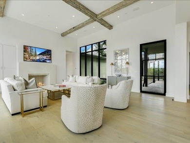 Set within the private gates of Summit Rock in Horseshoe Bay - photo 4