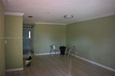 Charming 3-bedroom, 1-bath single-family HALF DUPLEX home in a - photo 3