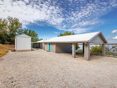 Your Lake House Awaits! This stunning, fully-furnished - photo 4