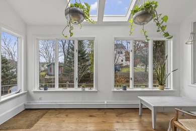 This beautiful Queen Anne style house embodies the perfect blend - photo 3