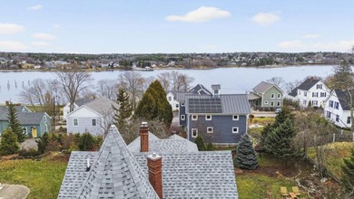 This beautiful Queen Anne style house embodies the perfect blend - photo 4