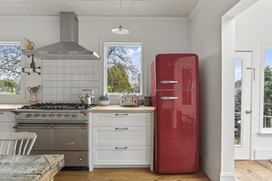 This beautiful Queen Anne style house embodies the perfect blend - photo 5
