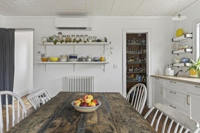 This beautiful Queen Anne style house embodies the perfect blend - photo 6