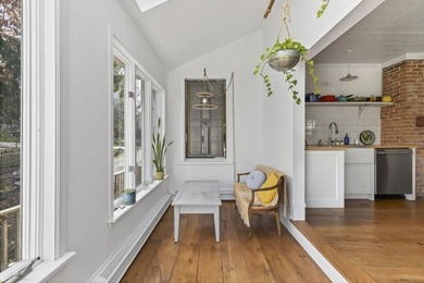 This beautiful Queen Anne style house embodies the perfect blend - photo 7