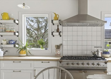 This beautiful Queen Anne style house embodies the perfect blend - photo 8