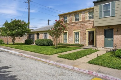 Say hello to your gorgeous new home! This stunningly updated - photo 2