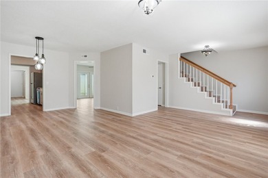 Say hello to your gorgeous new home! This stunningly updated - photo 5