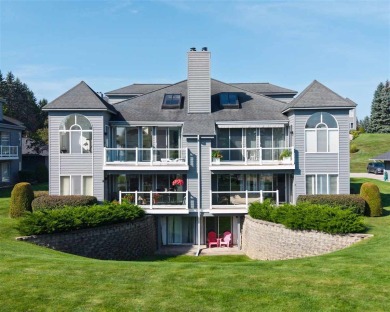 Lake Charlevoix Condo For Sale in Charlevoix Michigan