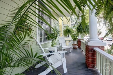 Experience the timeless beauty of Savannah from this cozy and - photo 11