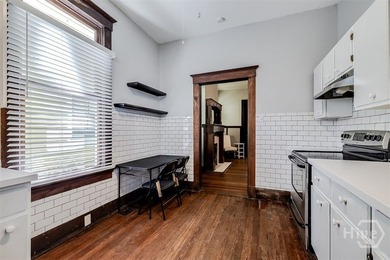 Experience the timeless beauty of Savannah from this cozy and - photo 29