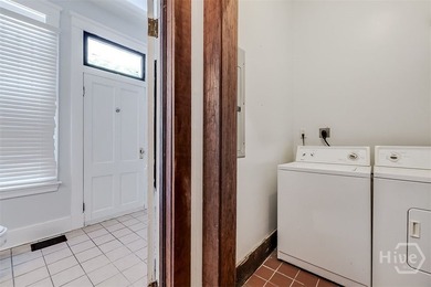 Experience the timeless beauty of Savannah from this cozy and - photo 31