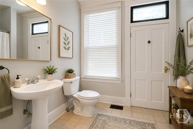 Experience the timeless beauty of Savannah from this cozy and - photo 33