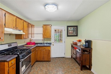 2-bedroom, 1-bath home offering 868 square feet of living space - photo 9